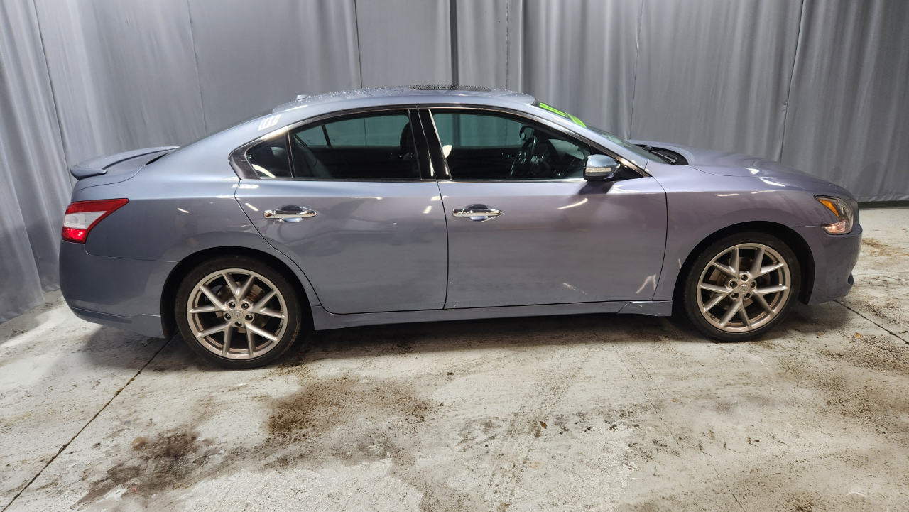 2011 Nissan Maxima SV photo 3