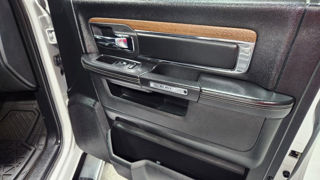 RAM 1500 Laramie Crew Cab SWB 4WD 2017