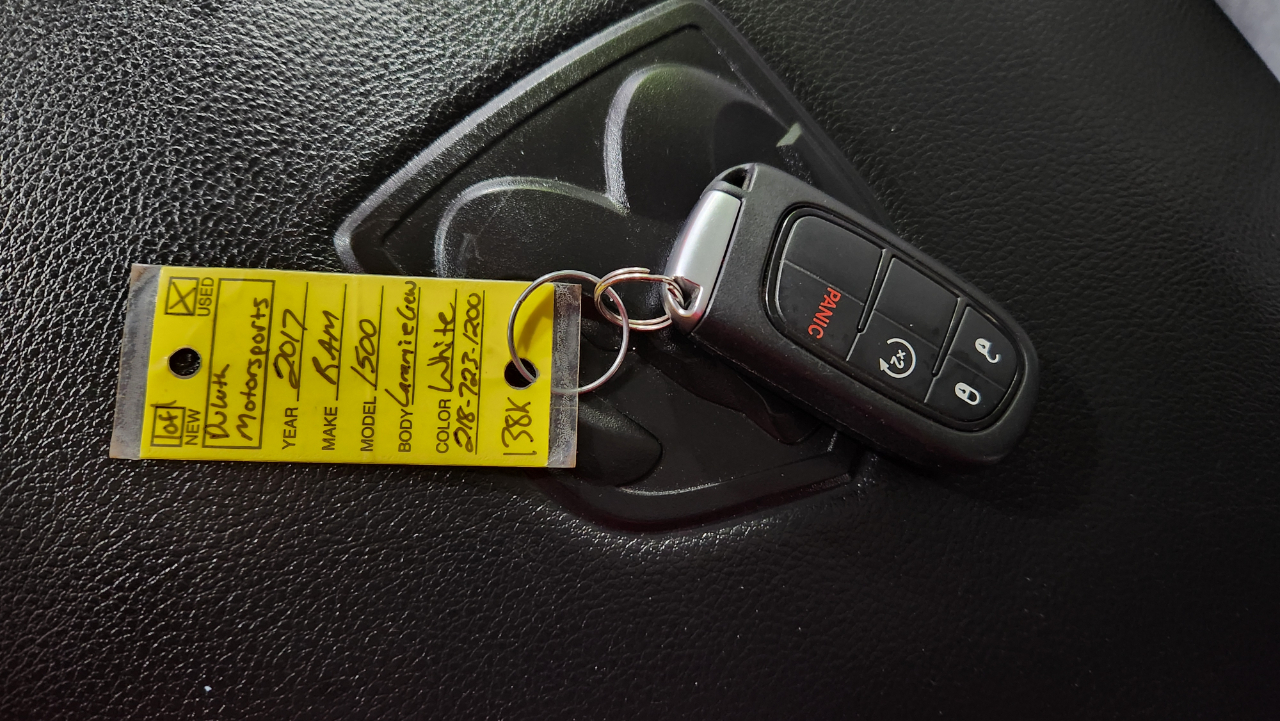 RAM 1500 Laramie Crew Cab SWB 4WD 2017