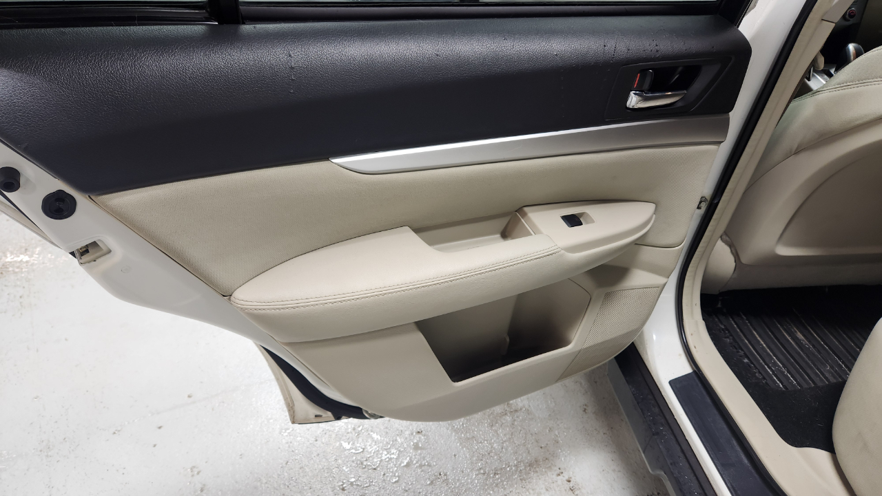 Subaru Outback 2.5i Premium 2011