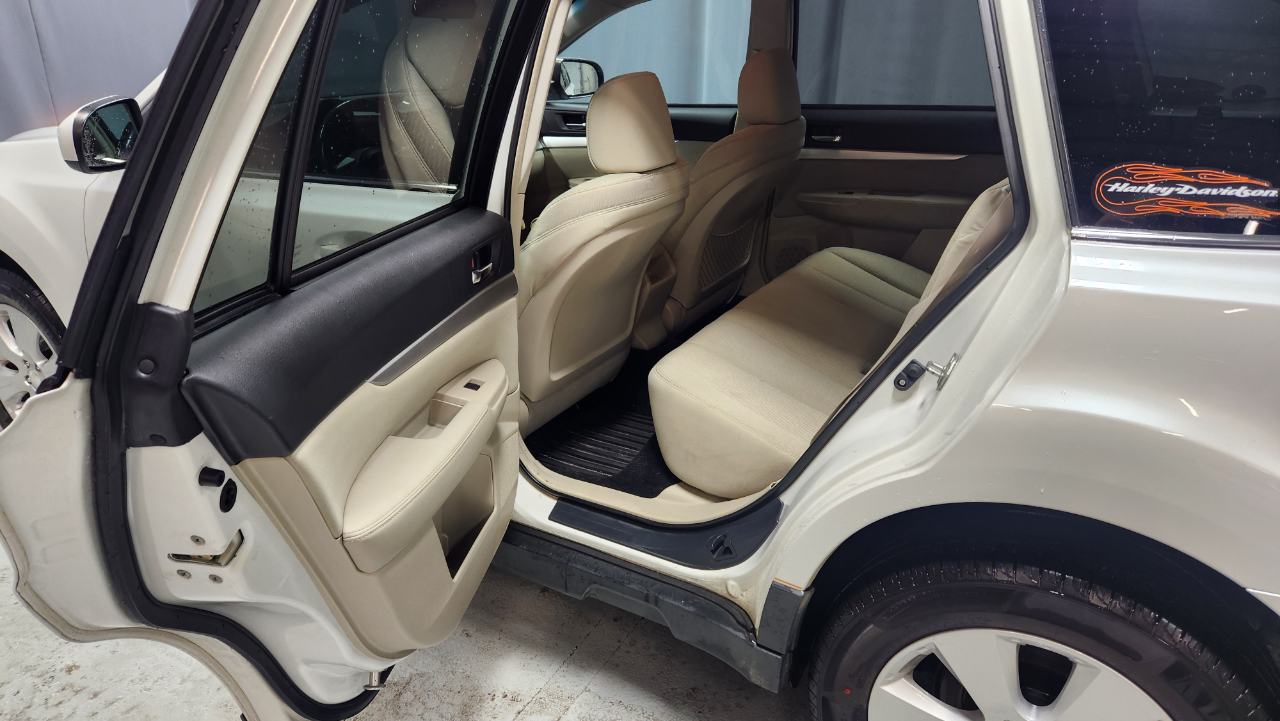 Subaru Outback 2.5i Premium 2011