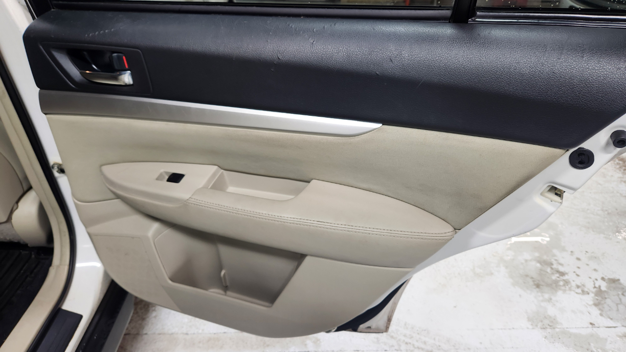 Subaru Outback 2.5i Premium 2011