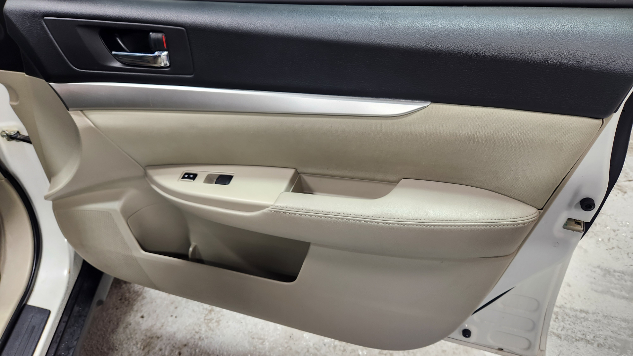 Subaru Outback 2.5i Premium 2011