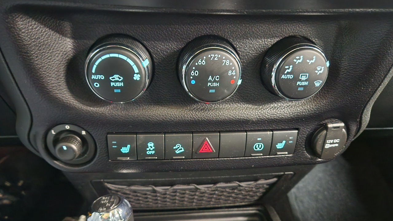 Jeep Wrangler Sahara 4WD 2015