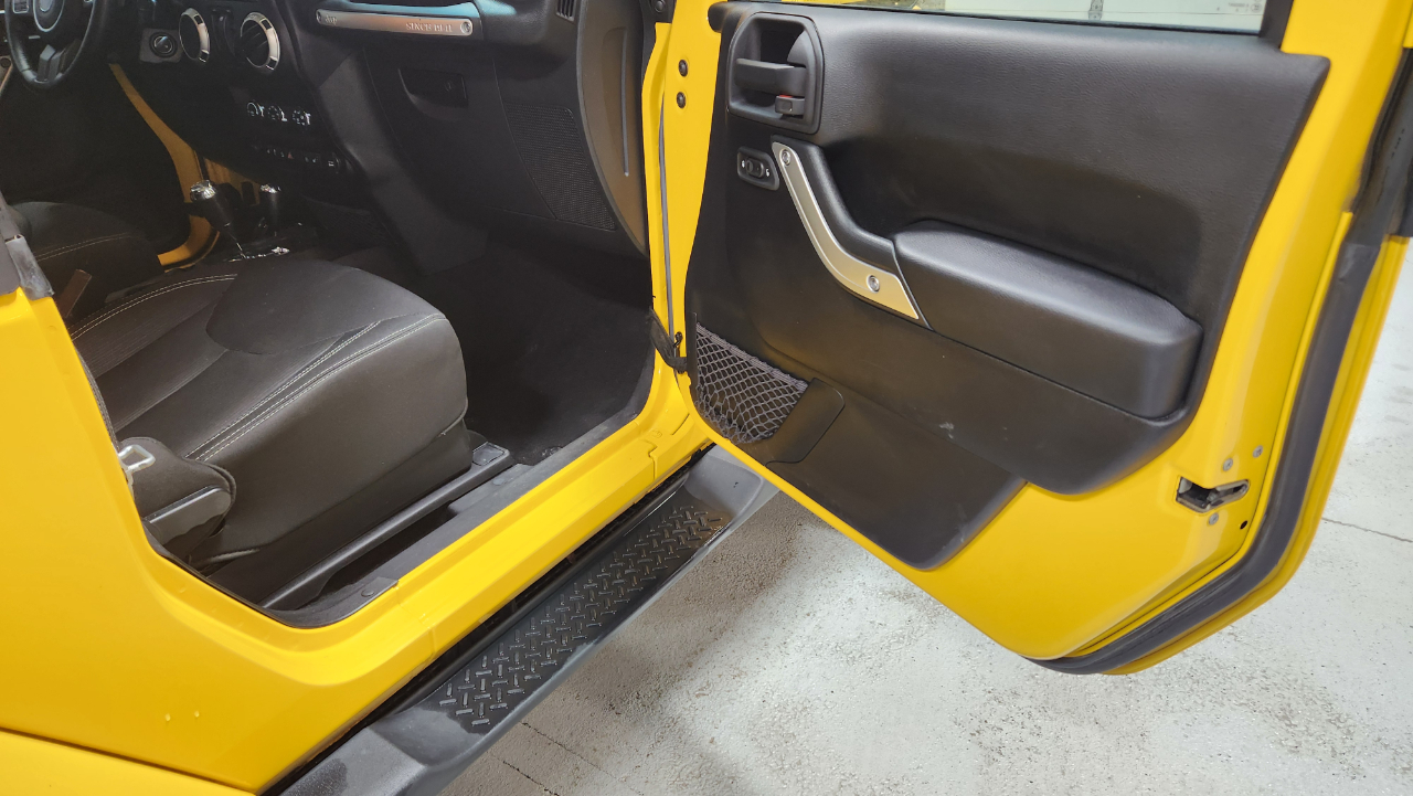 Jeep Wrangler Sahara 4WD 2015