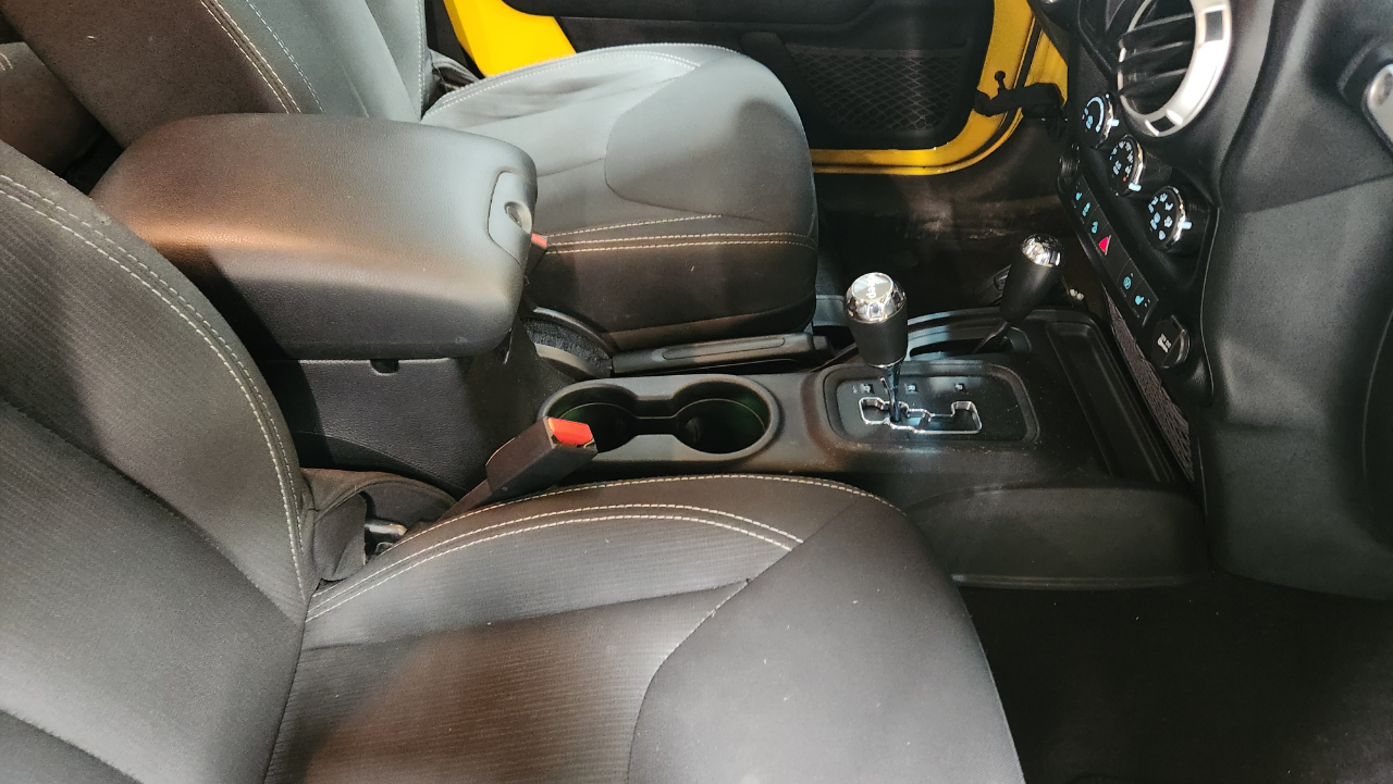 Jeep Wrangler Sahara 4WD 2015