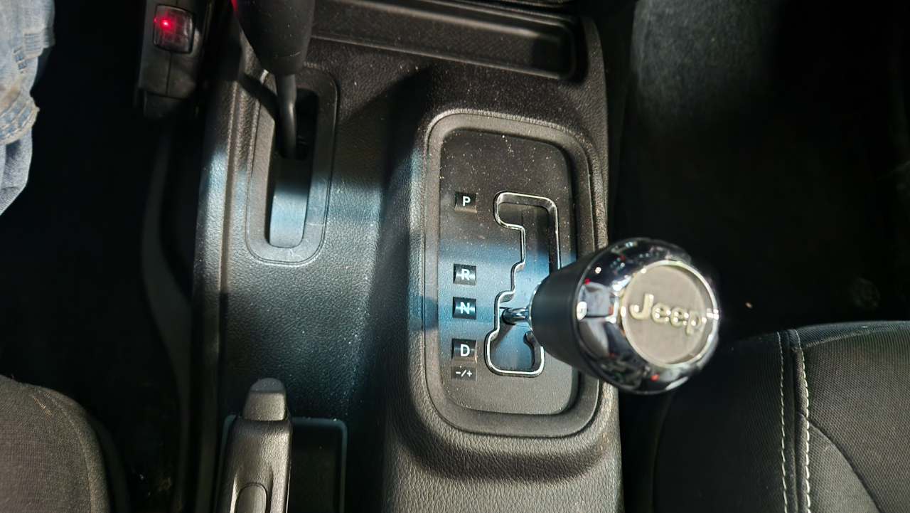 Jeep Wrangler Sahara 4WD 2015