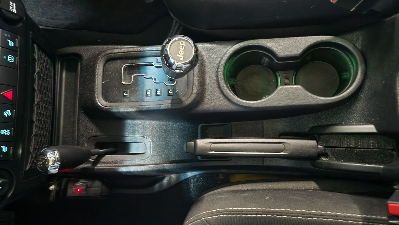 Jeep Wrangler Sahara 4WD 2015