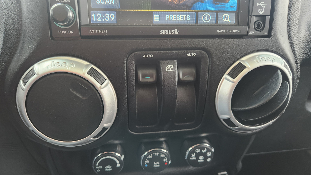 Jeep Wrangler Sahara 4WD 2015