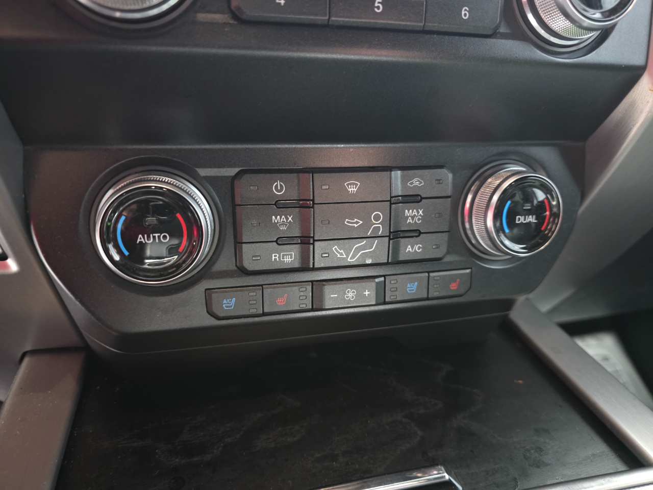 Ford F-350 SD Platinum Crew Cab Long Box 4WD 2019