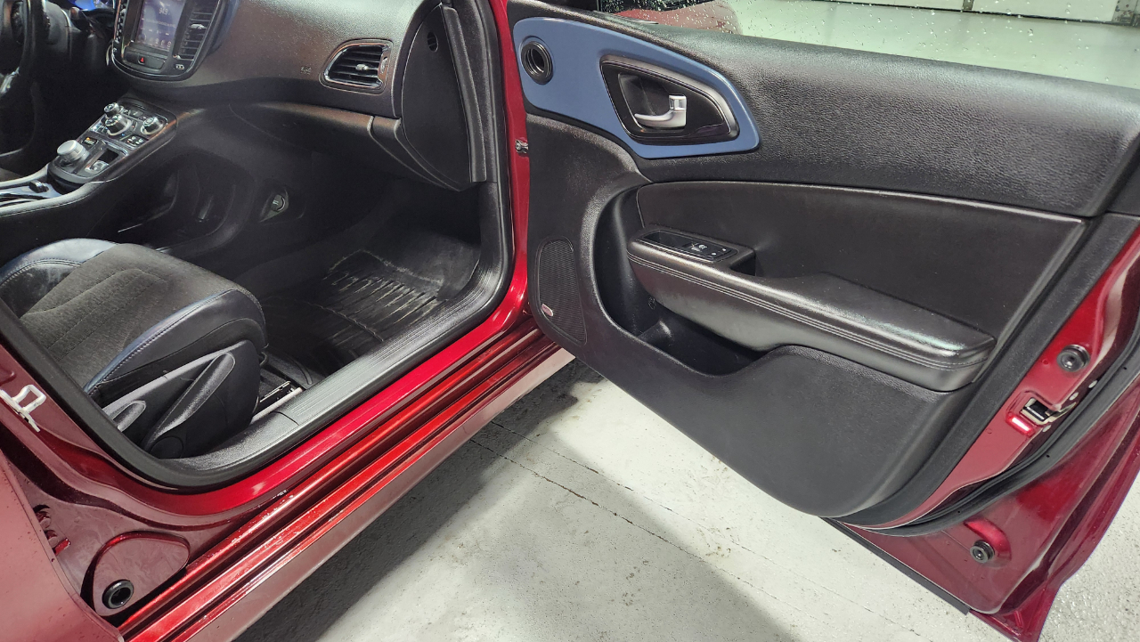 Chrysler 200 S AWD 2015