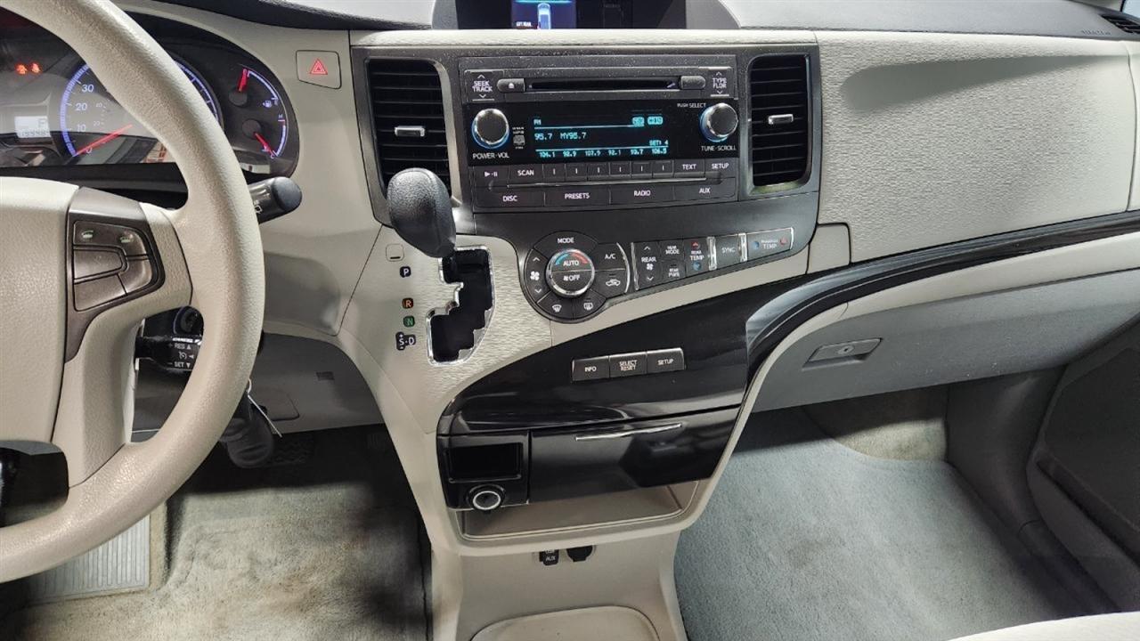 Toyota Sienna  2013
