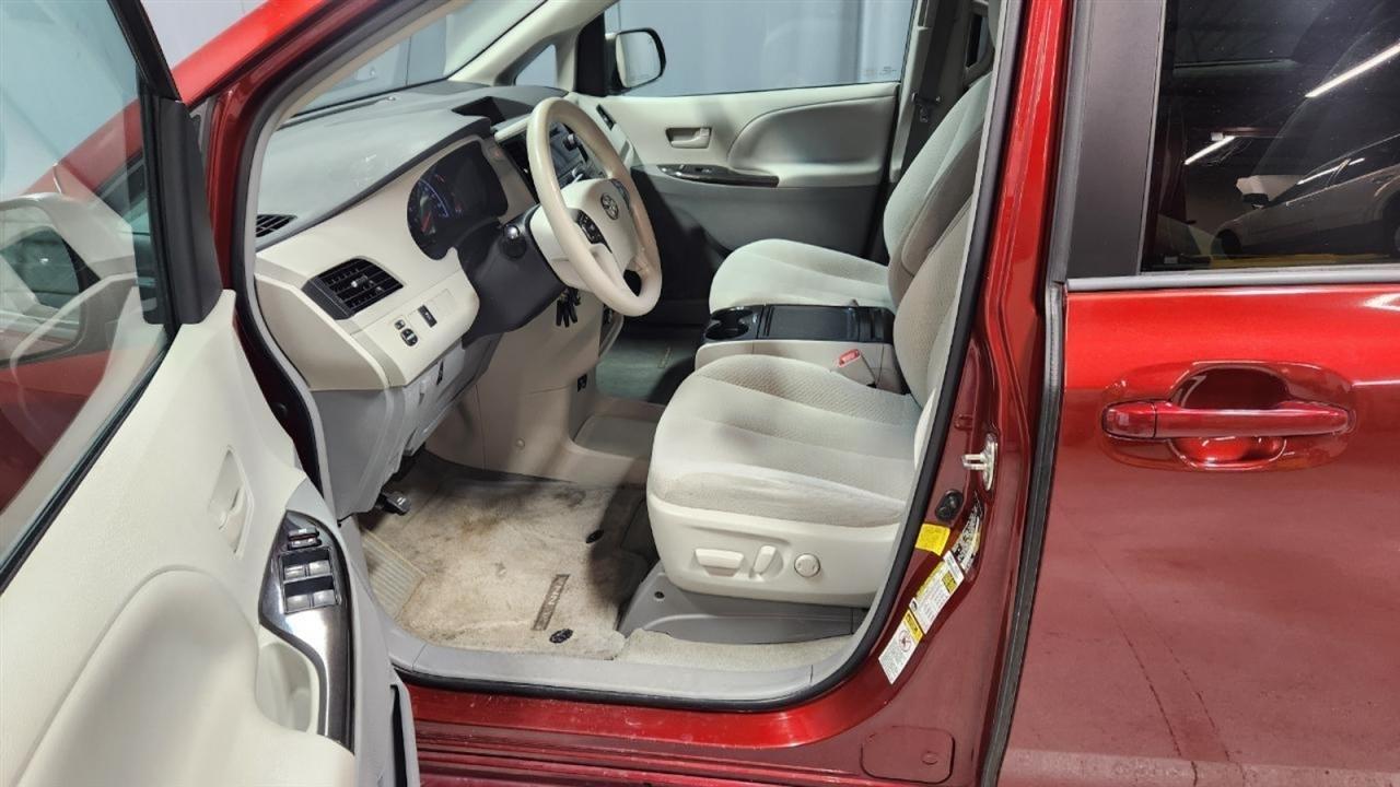 Toyota Sienna  2013