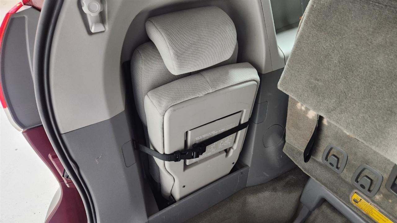 Toyota Sienna  2013