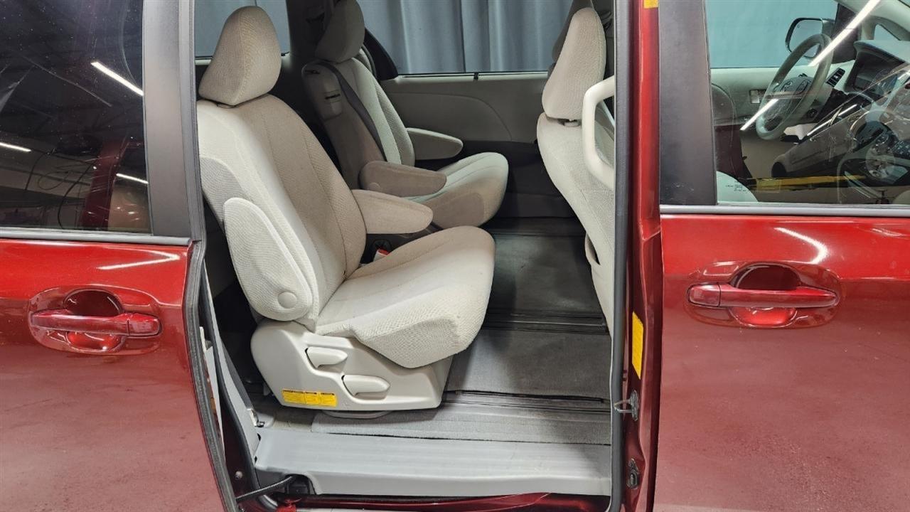 Toyota Sienna  2013