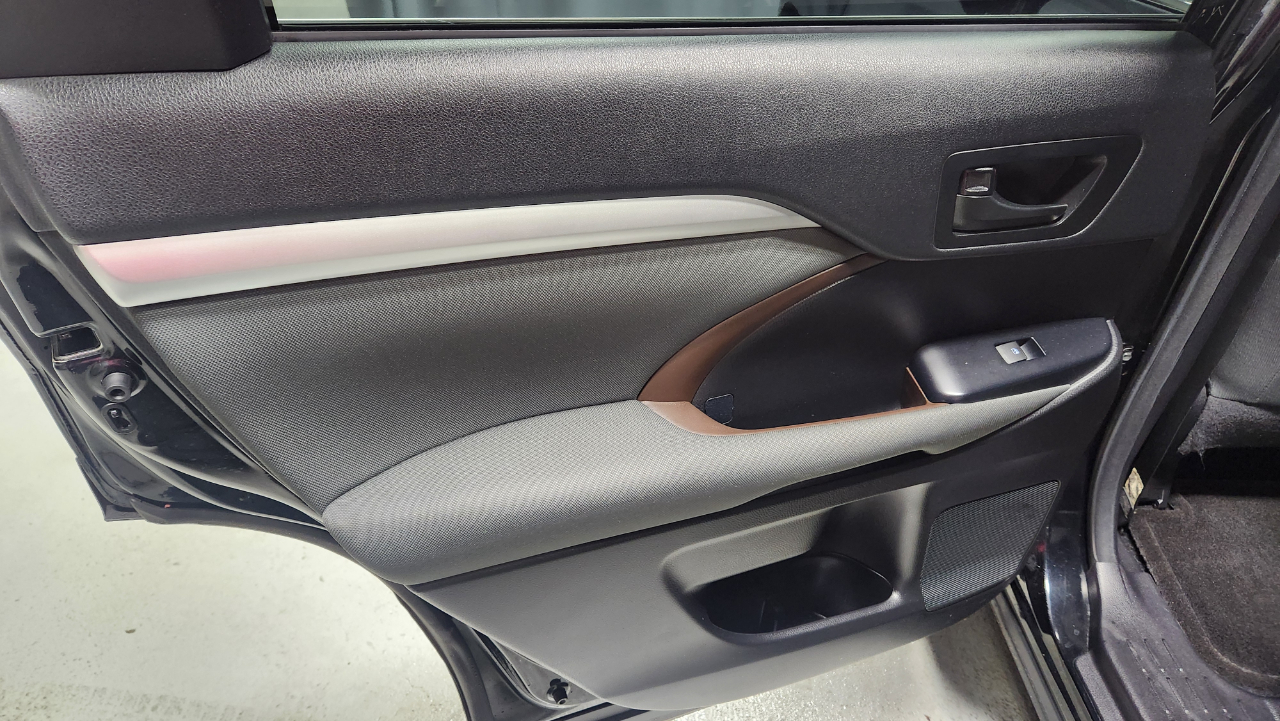 Toyota Highlander LE AWD V6 2018