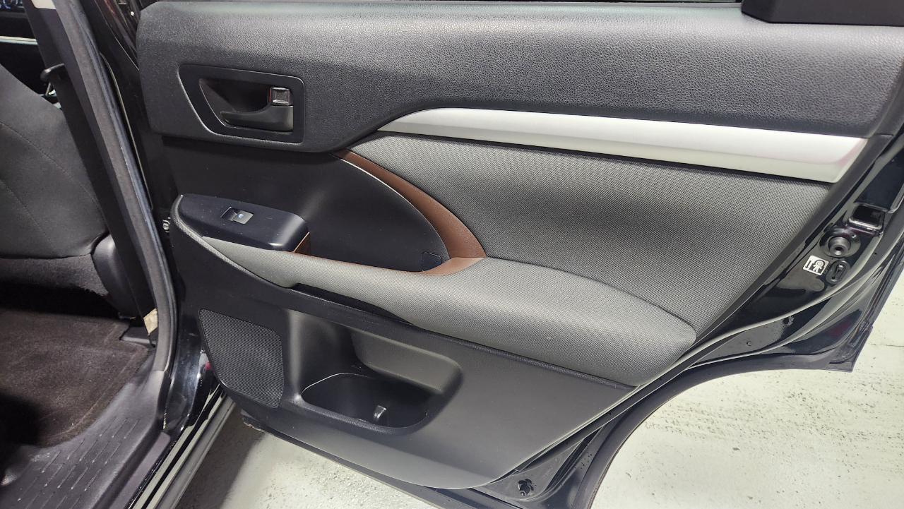 Toyota Highlander LE AWD V6 2018