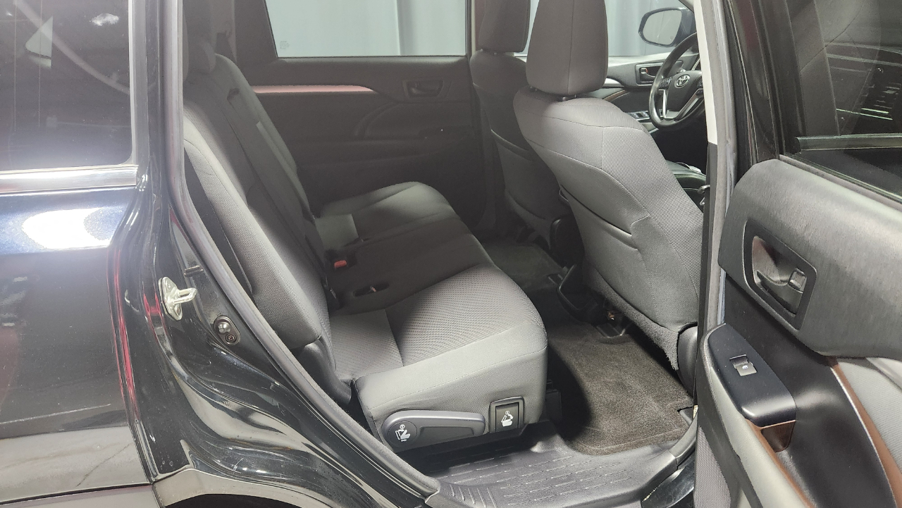 Toyota Highlander LE AWD V6 2018