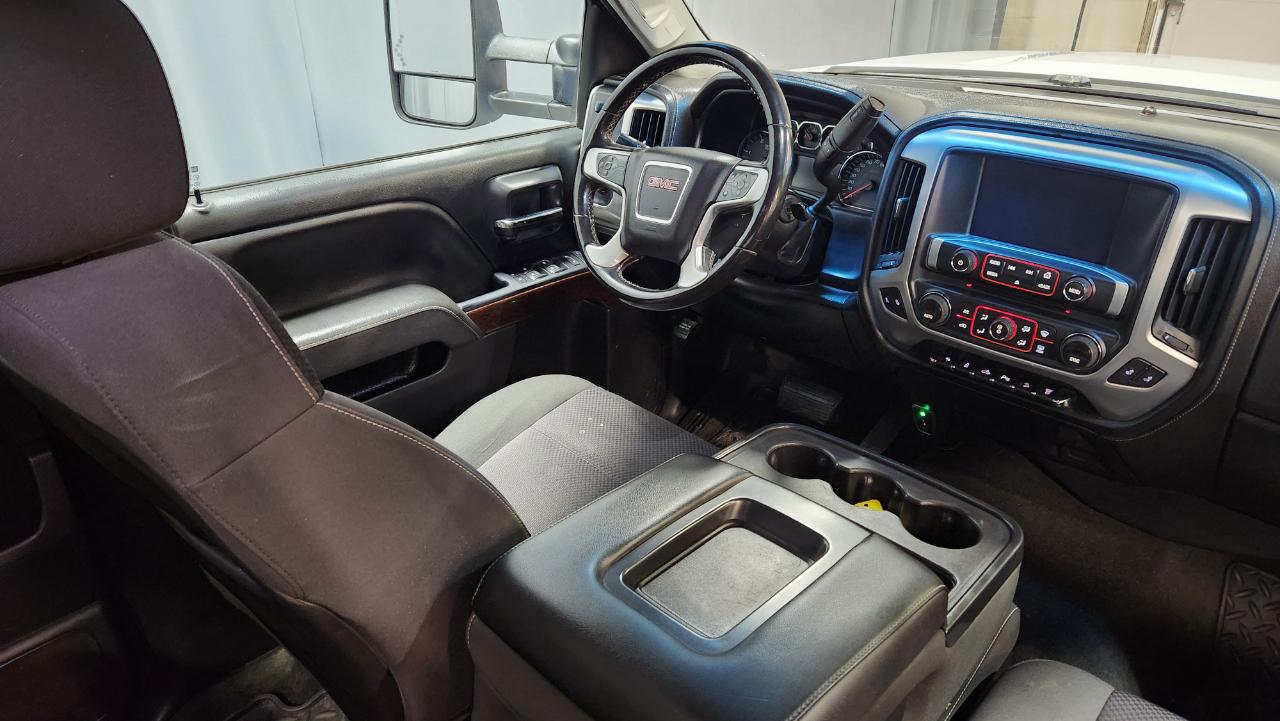 GMC Sierra 2500HD SLE Crew Cab 4WD 2015