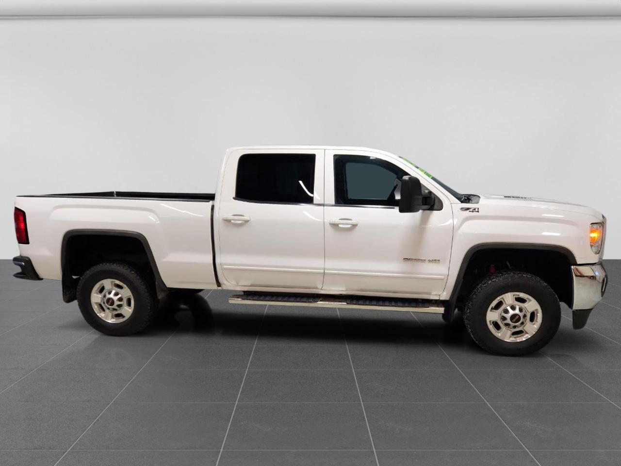 GMC Sierra 2500HD SLE Crew Cab 4WD 2015