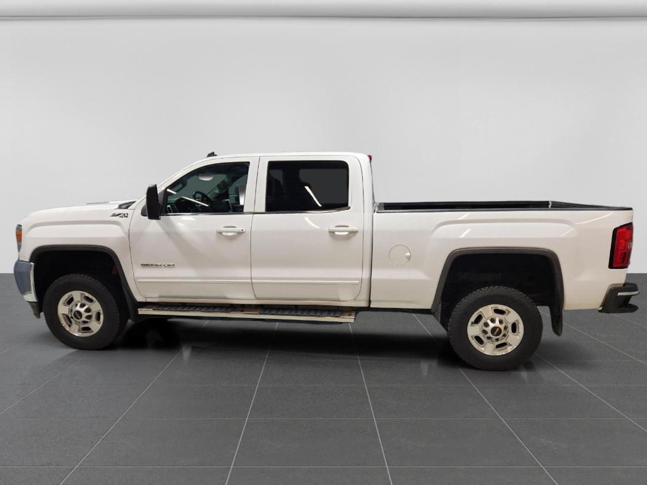 GMC Sierra 2500HD SLE Crew Cab 4WD 2015