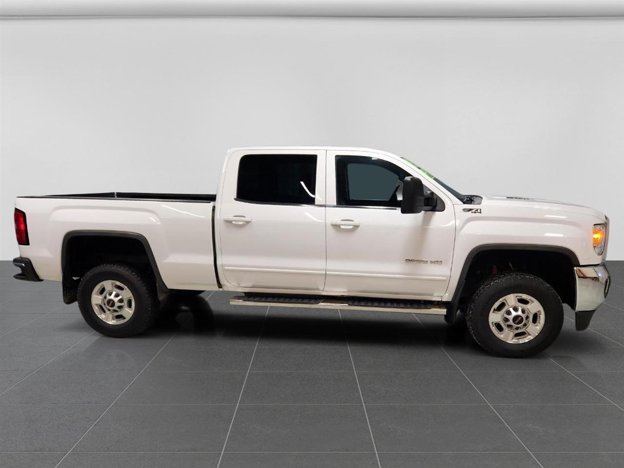 GMC Sierra 2500HD SLE Crew Cab 4WD 2015