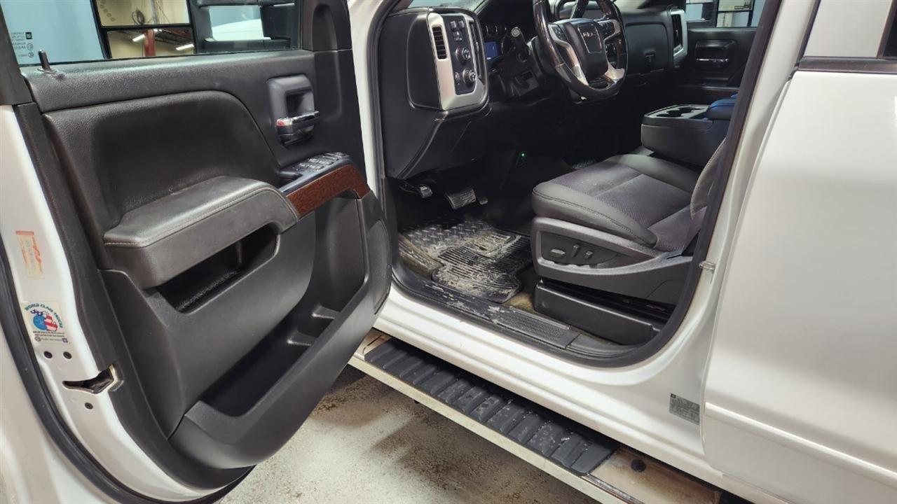 GMC Sierra 2500HD SLE Crew Cab 4WD 2015