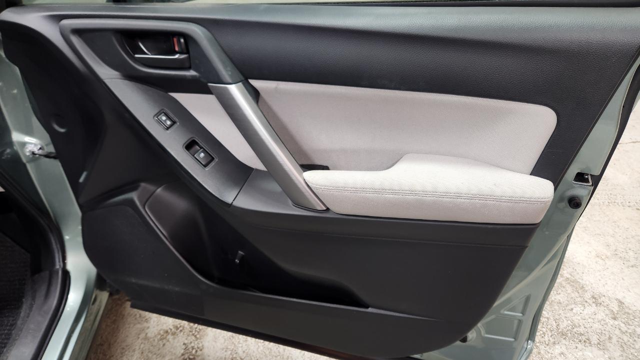 Subaru Forester 2.5i CVT 2015