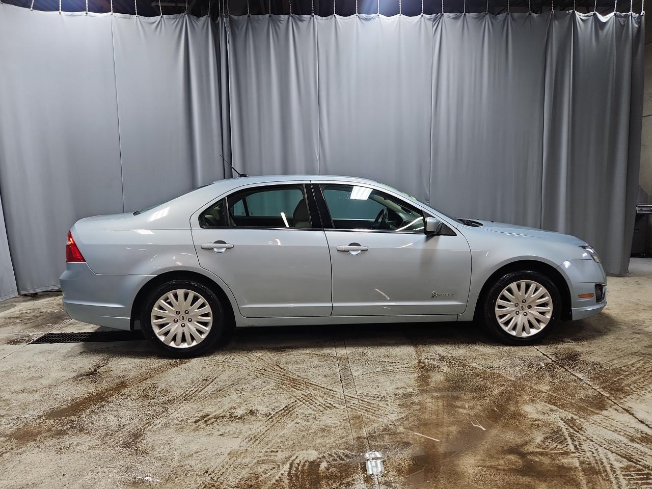 Ford Fusion Hybrid Sedan 2011