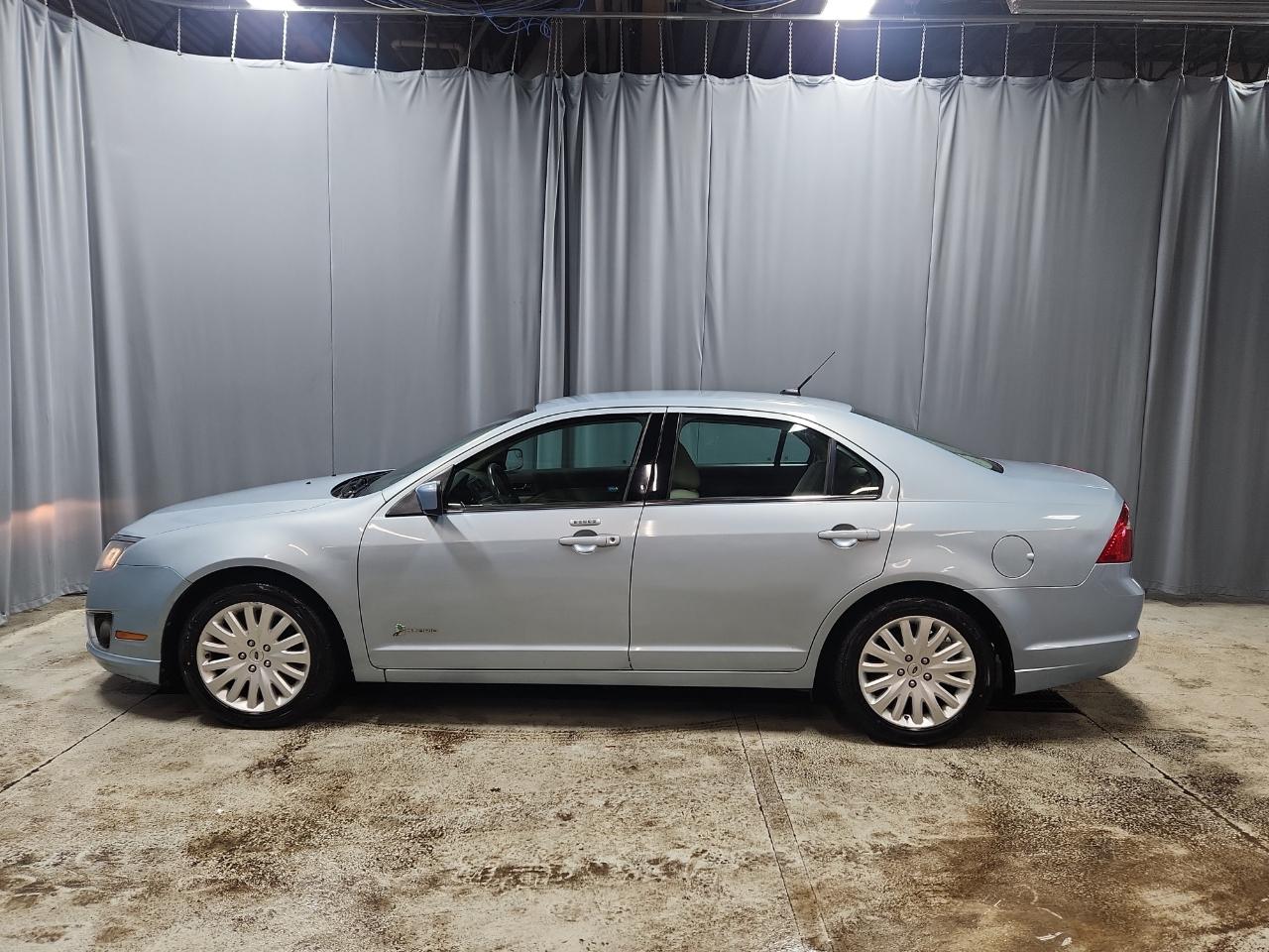 Ford Fusion Hybrid Sedan 2011