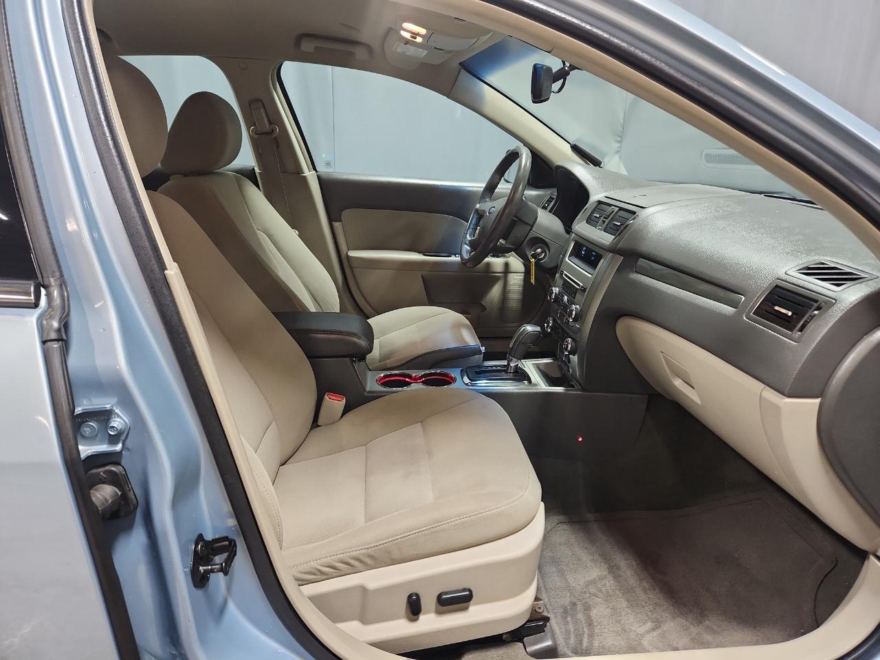 Ford Fusion Hybrid Sedan 2011