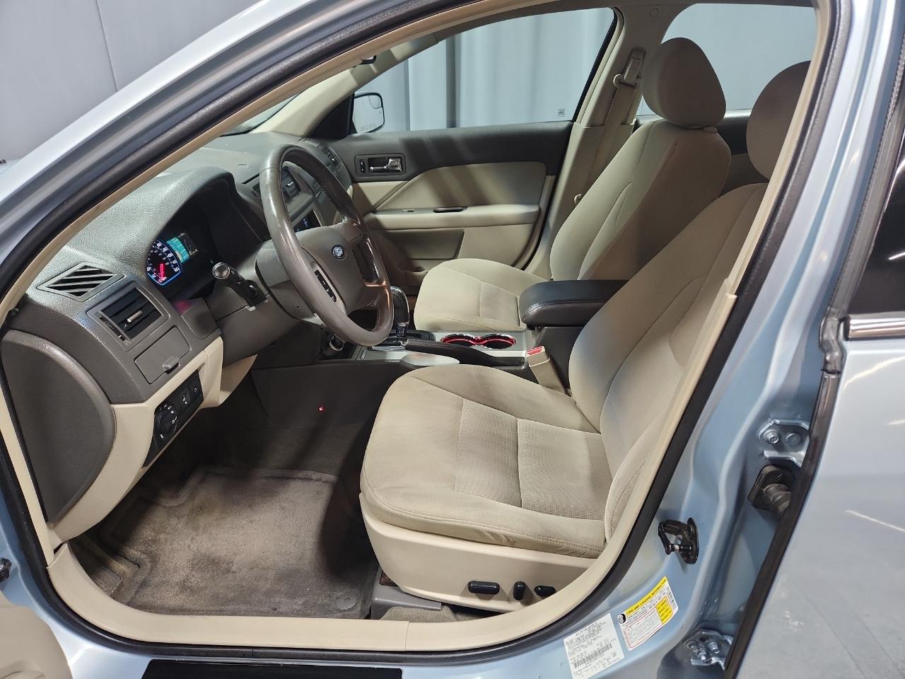 Ford Fusion Hybrid Sedan 2011