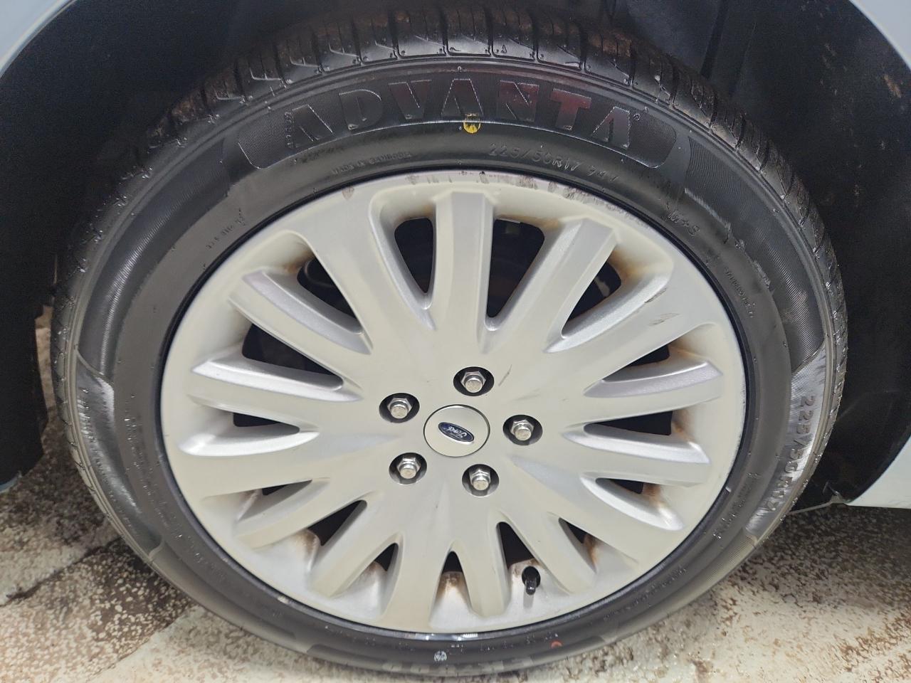 Ford Fusion Hybrid Sedan 2011