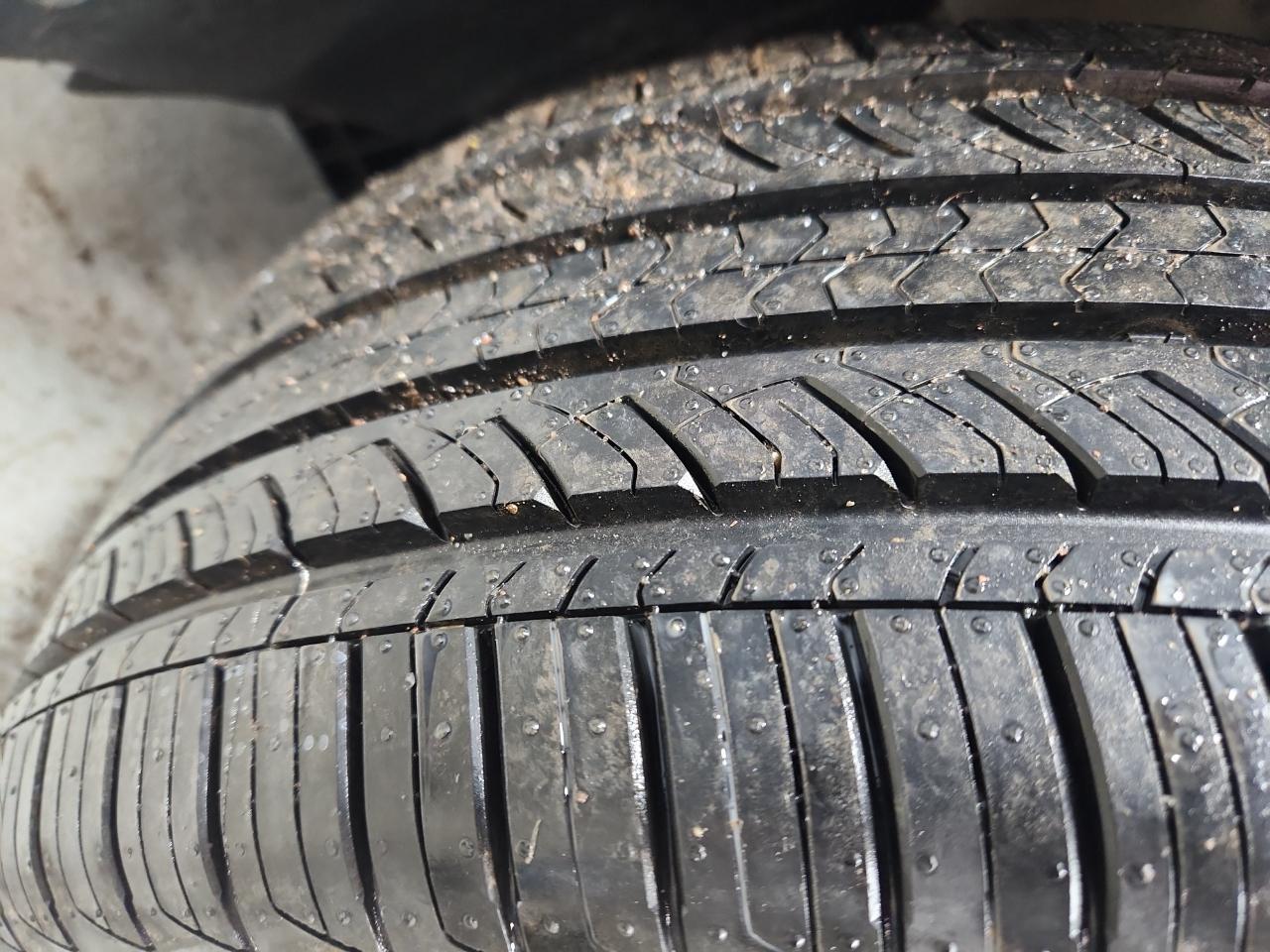 Ford Fusion Hybrid Sedan 2011