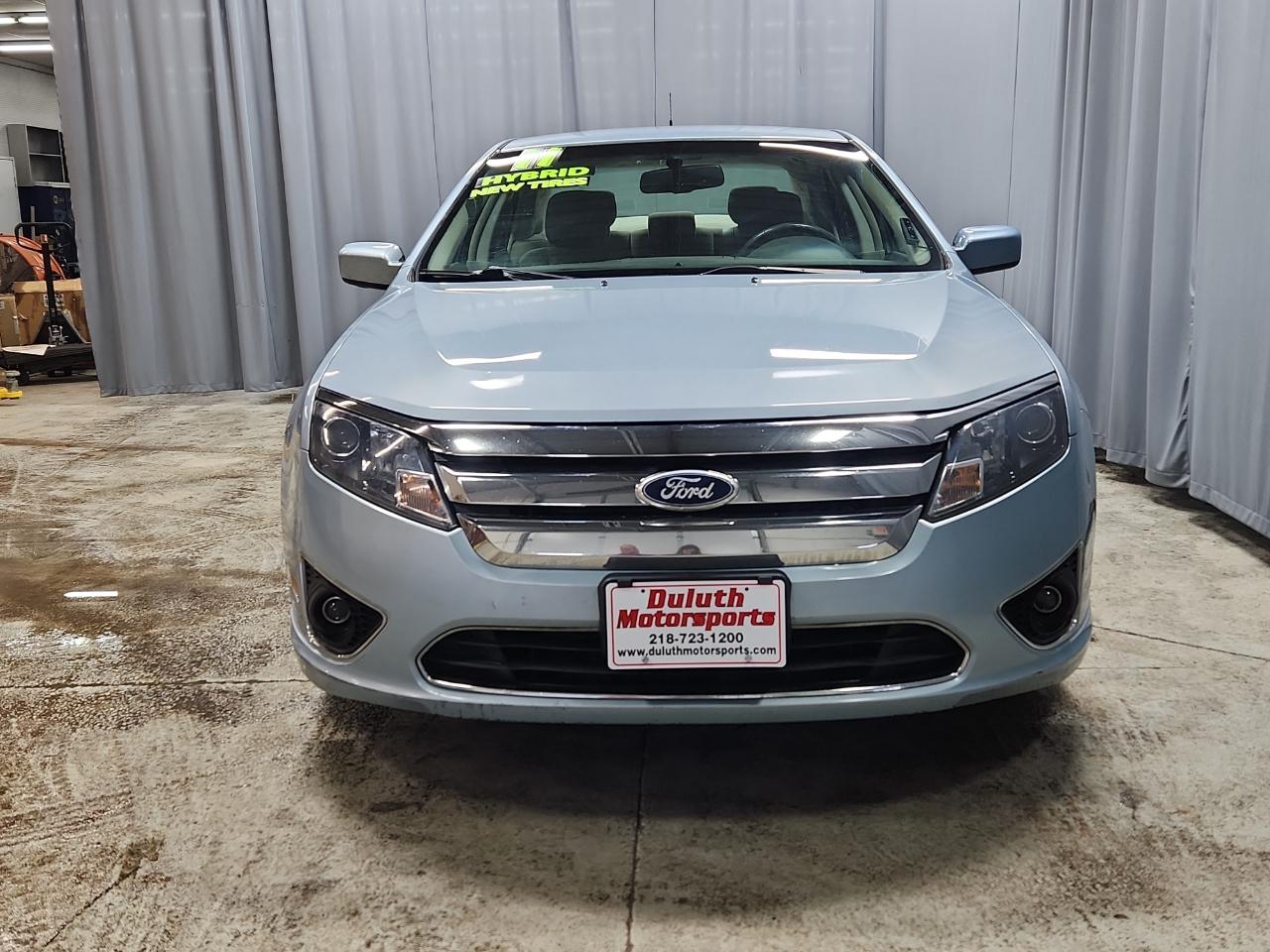 Ford Fusion Hybrid Sedan 2011