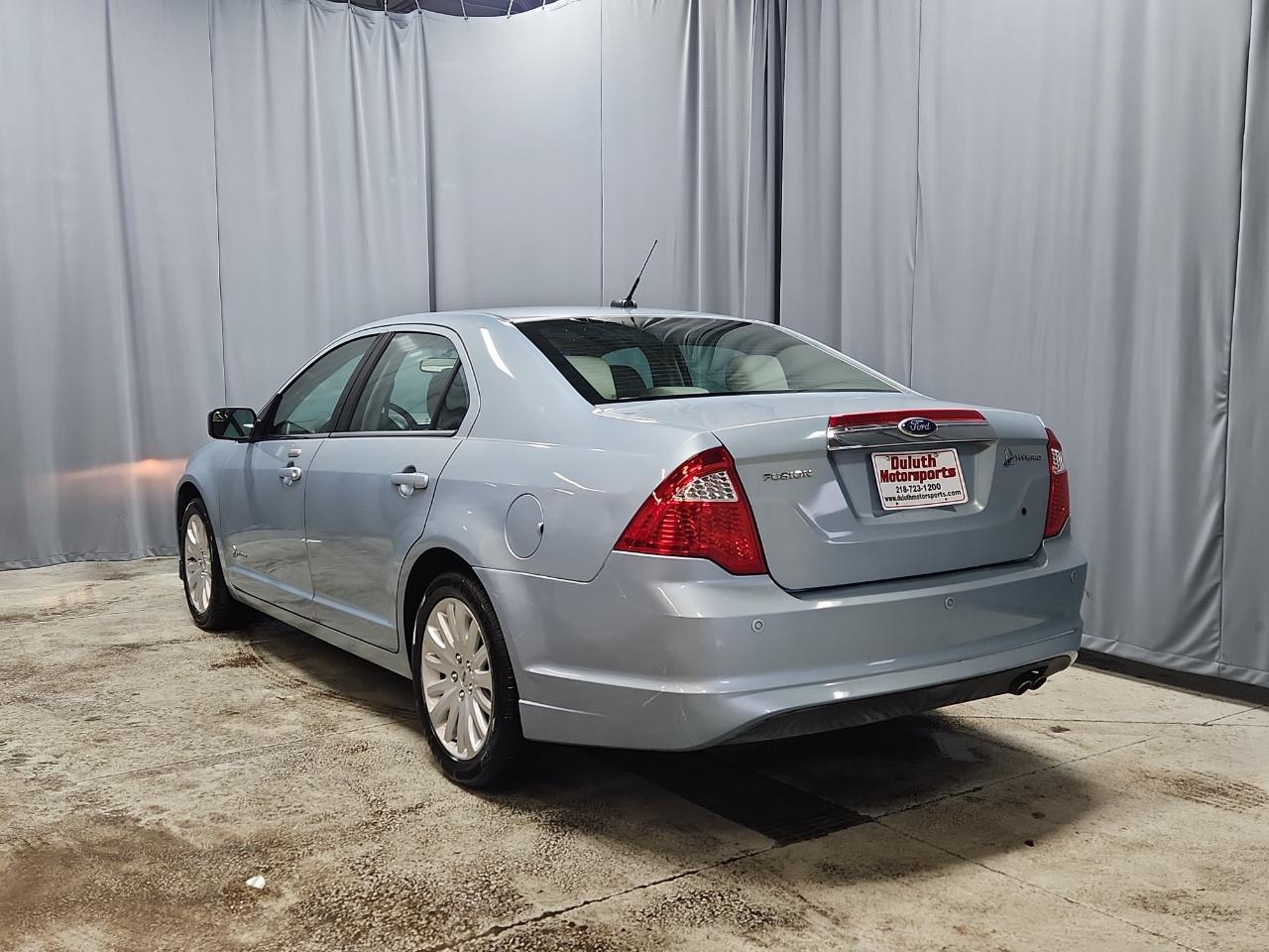 Ford Fusion Hybrid Sedan 2011