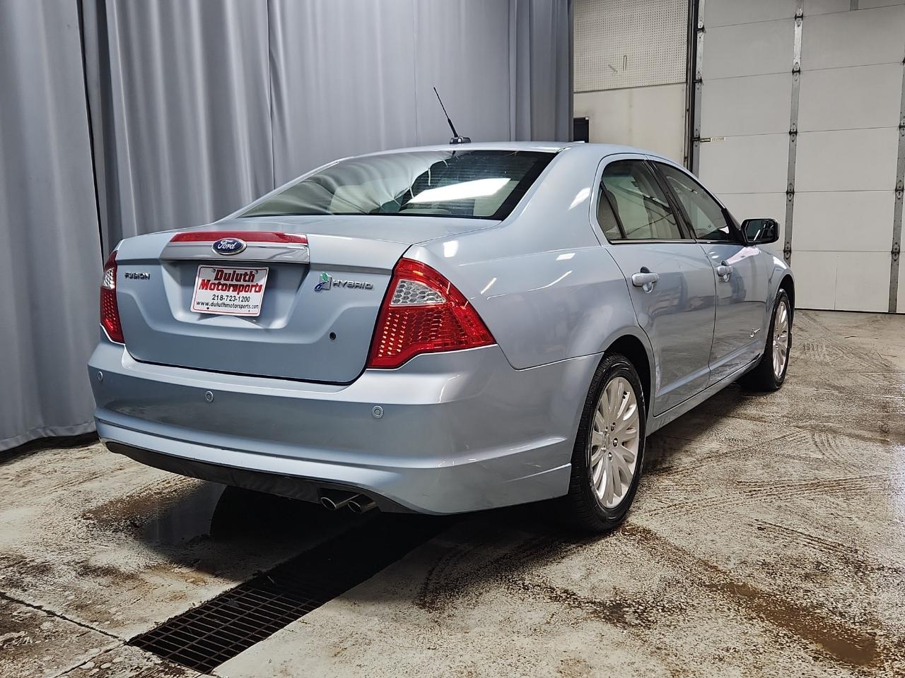 Ford Fusion Hybrid Sedan 2011