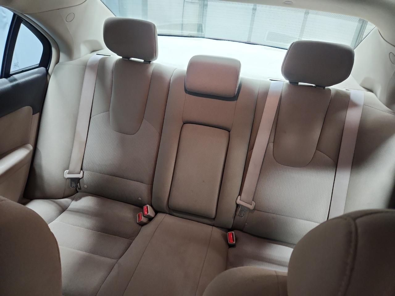 Ford Fusion Hybrid Sedan 2011