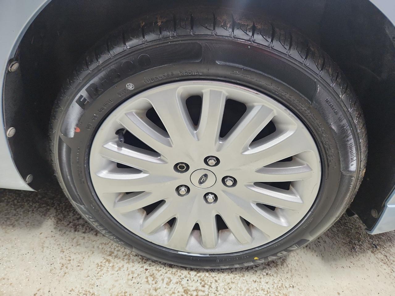 Ford Fusion Hybrid Sedan 2011