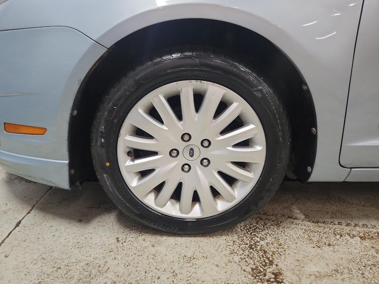 Ford Fusion Hybrid Sedan 2011