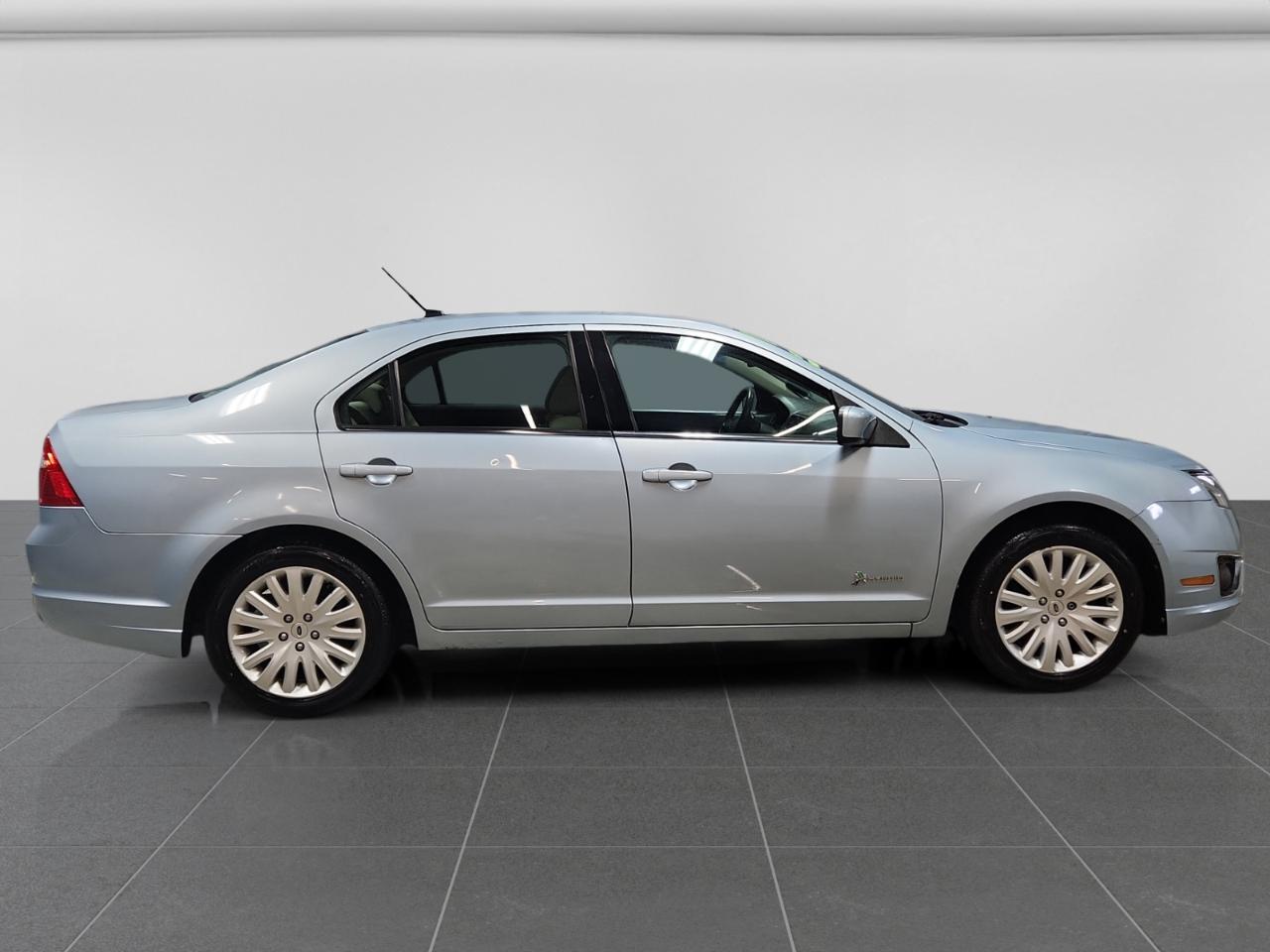 Ford Fusion Hybrid Sedan 2011