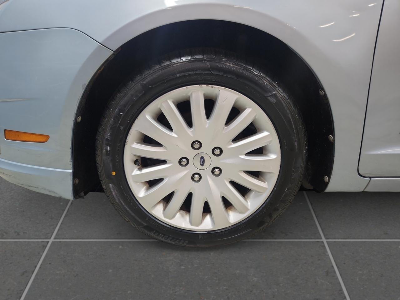 Ford Fusion Hybrid Sedan 2011