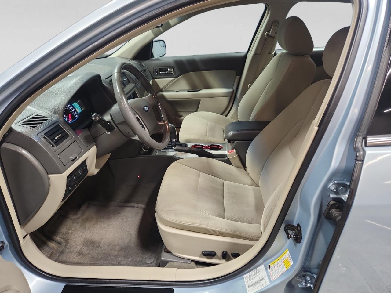 Ford Fusion Hybrid Sedan 2011