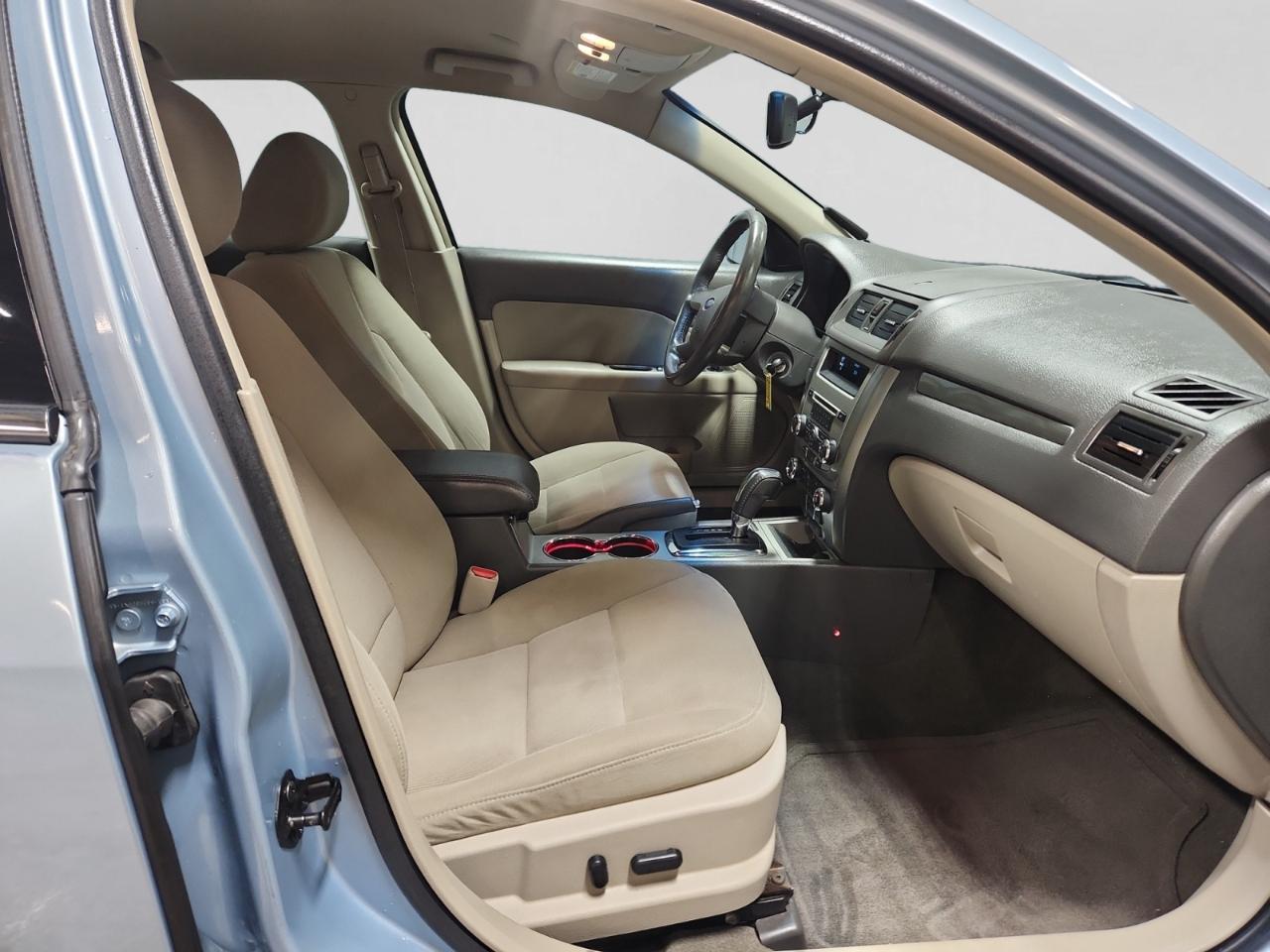 Ford Fusion Hybrid Sedan 2011