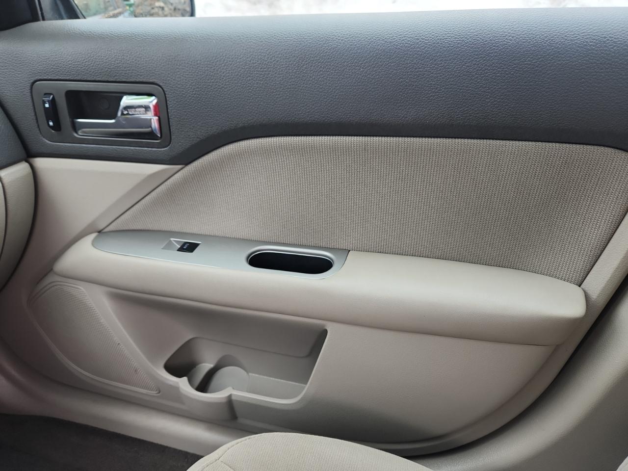 Ford Fusion Hybrid Sedan 2011