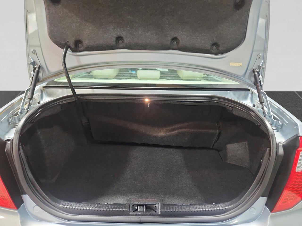 Ford Fusion Hybrid Sedan 2011