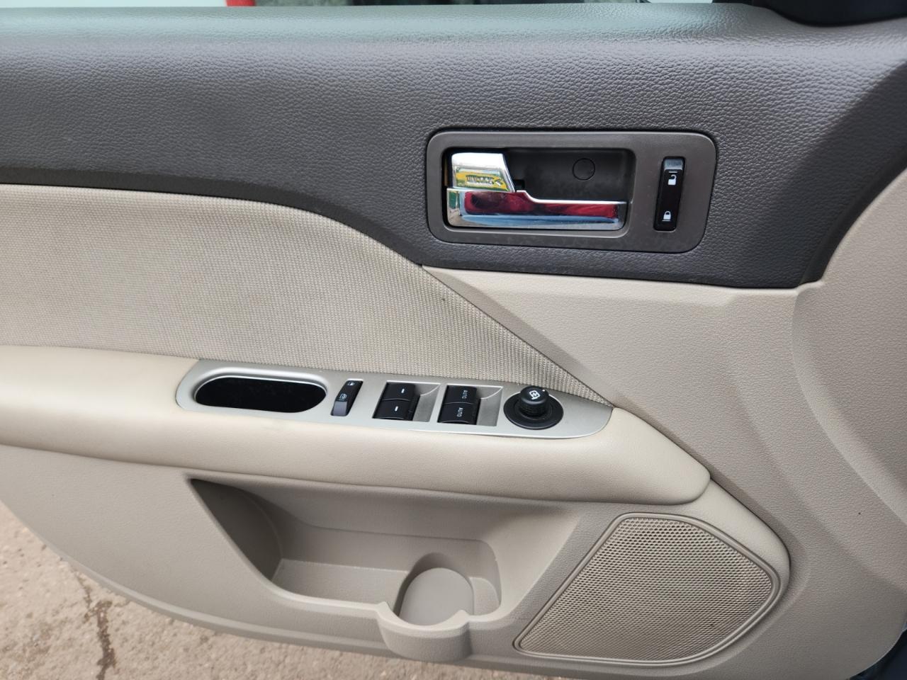 Ford Fusion Hybrid Sedan 2011