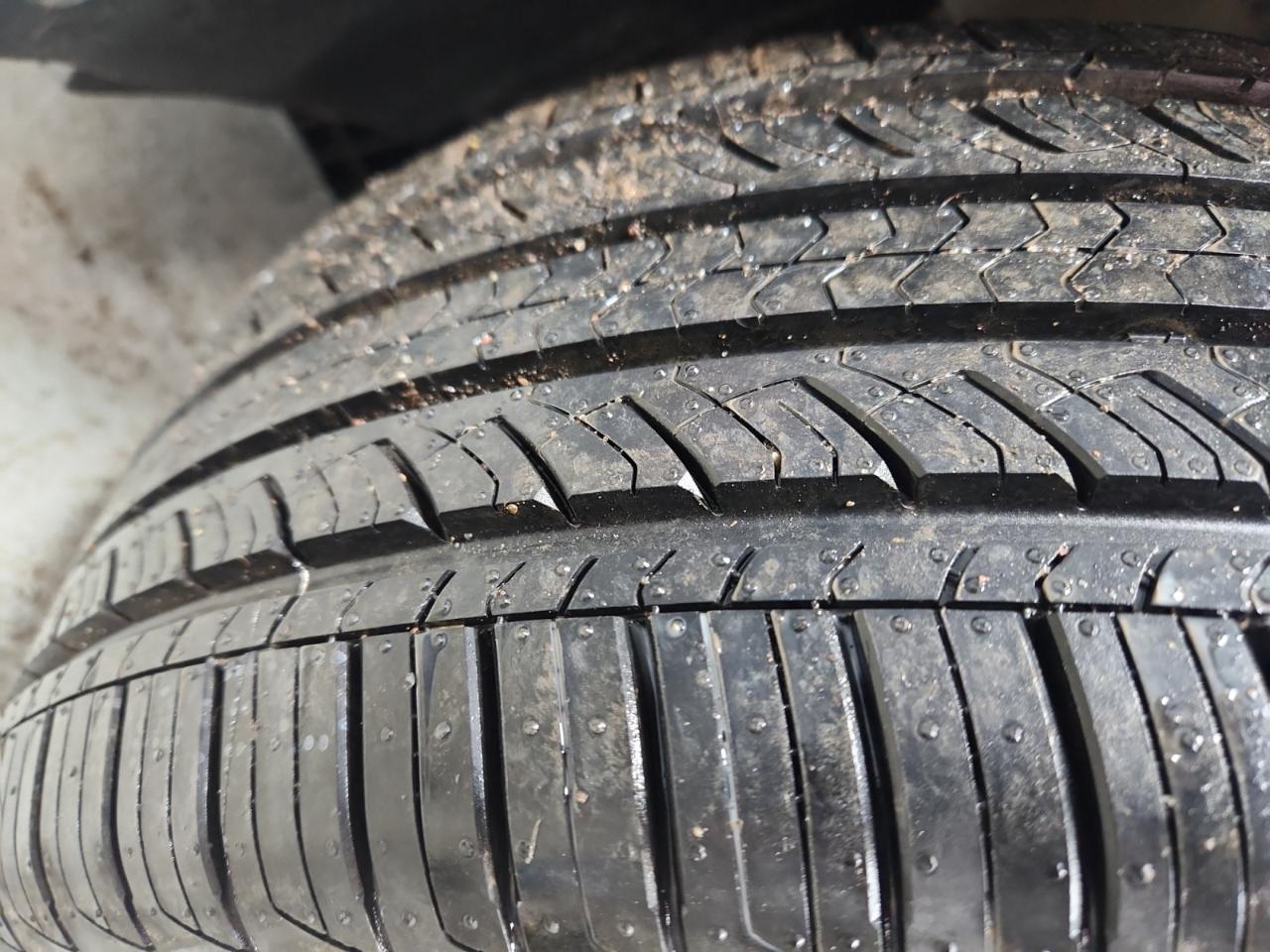 Ford Fusion Hybrid Sedan 2011