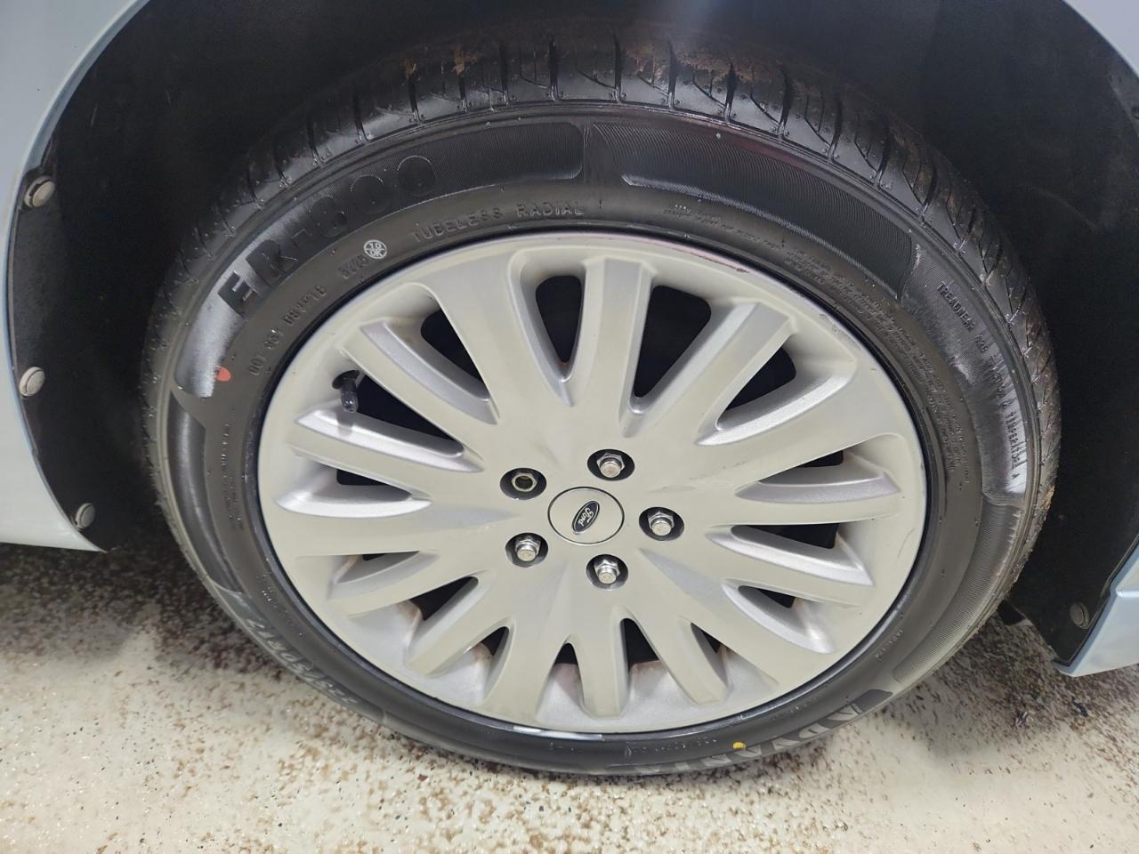 Ford Fusion Hybrid Sedan 2011