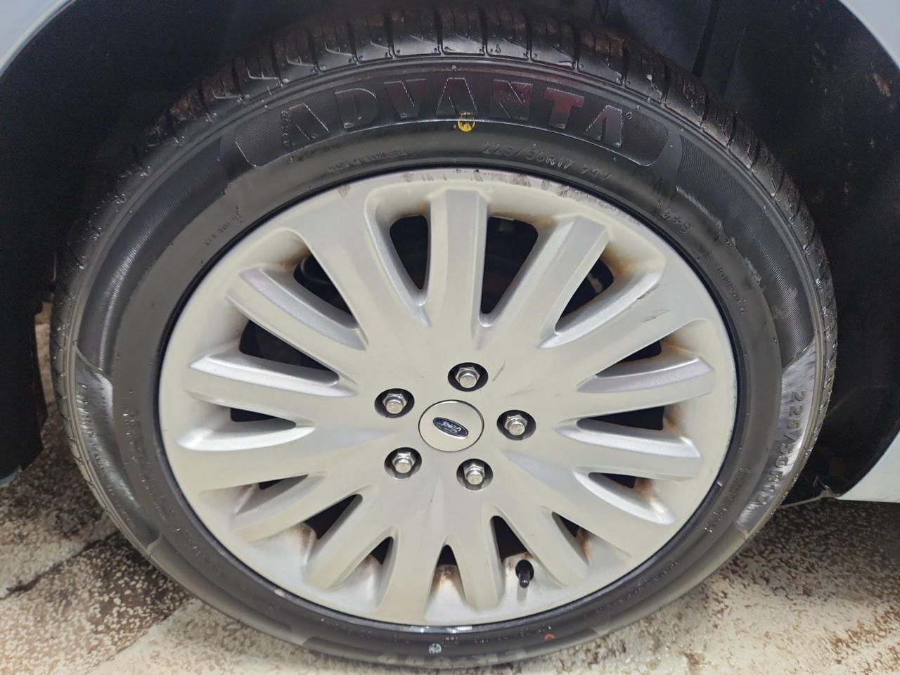 Ford Fusion Hybrid Sedan 2011